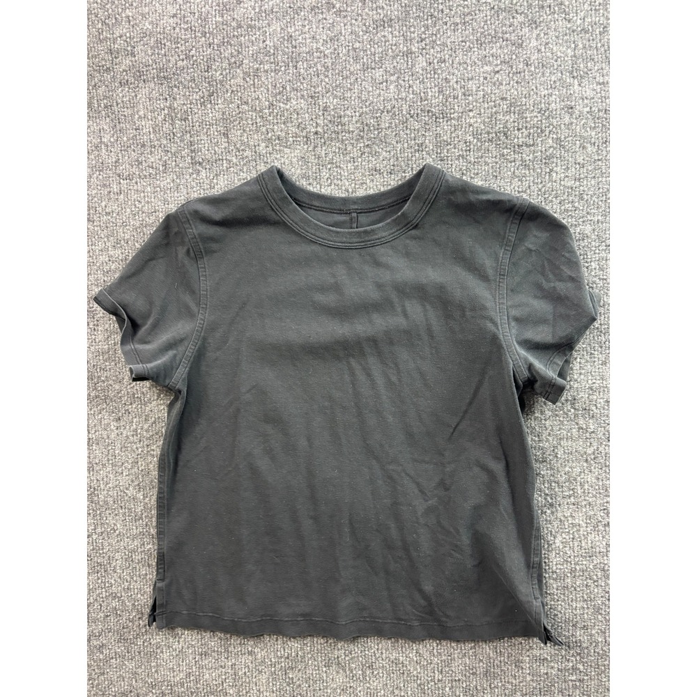 Lululemon Cates T-Shirt Womens Size 4 Black Short Sleeve Cropped Side Slit Logo